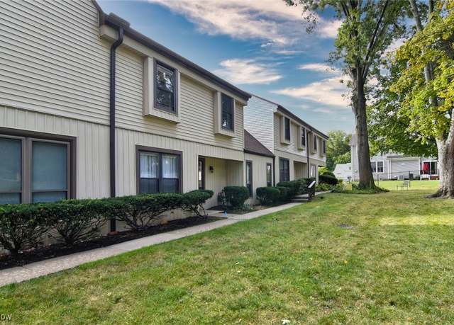Property at 990 Som Center Rd Unit D3, Mayfield Heights, OH 44143, 4 beds, 3.5 baths