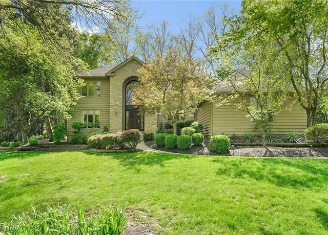Property at 8448 Timber Trl, Brecksville, OH 44141, 4 beds, 4.5 baths