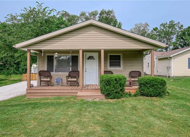Property at 3236 S Bender Ave, Akron, OH 44319, 2 beds, 1 bath