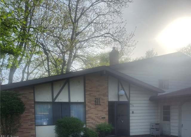 Property at 6876 Anthony Ln, Parma Heights, OH 44130, 3 beds, 2.5 baths