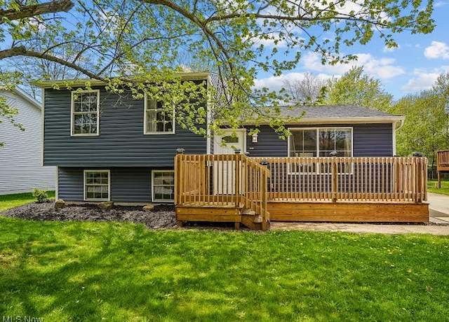Property at 1072 Shadowlawn Dr, Ravenna, OH 44266, 3 beds, 2 baths