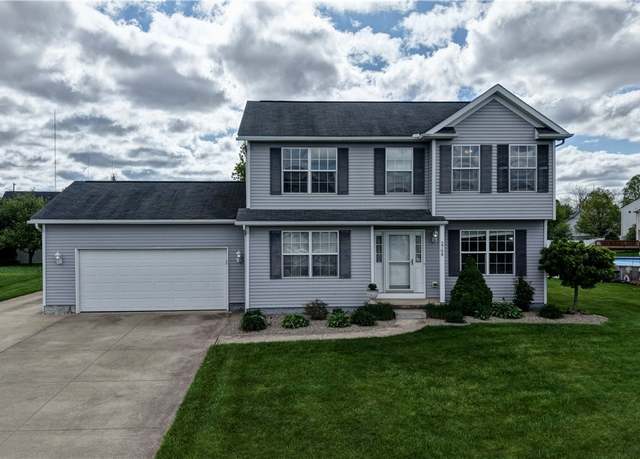 Property at 2768 Captens St NE, Canton, OH 44721, 3 beds, 2.5 baths