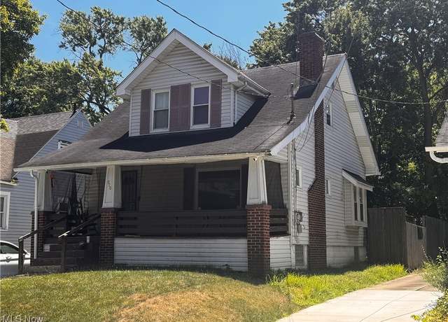 Property at 970 Hunt St, Akron, OH 44306, 3 beds, 1 bath
