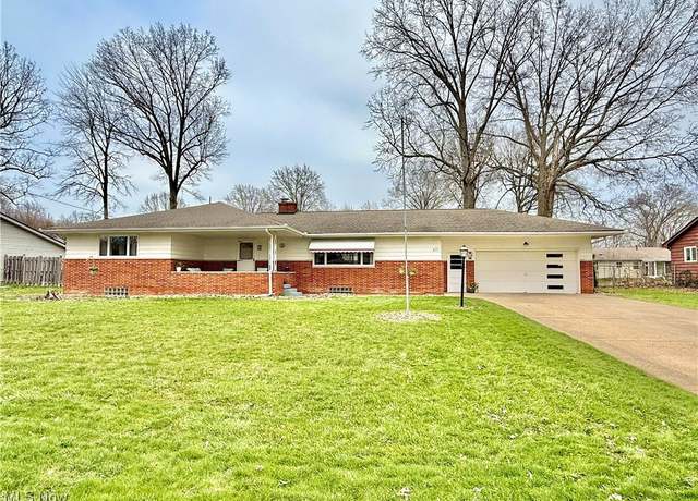 Property at 471 Charles Ave, Cortland, OH 44410, 4 beds, 3 baths