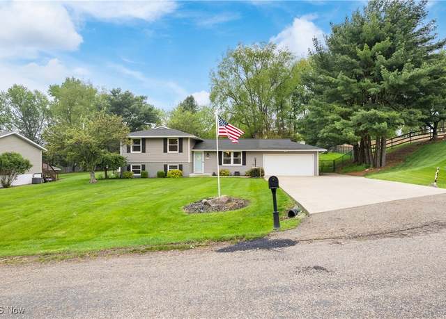 Property at 8574 Greenleaf Cir NW, Canal Fulton, OH 44614, 3 beds, 1.5 baths