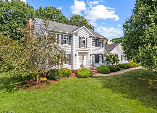 Property at 2236 Fallen Oak Cir NE, Massillon, OH 44646, 4 beds, 3.5 baths