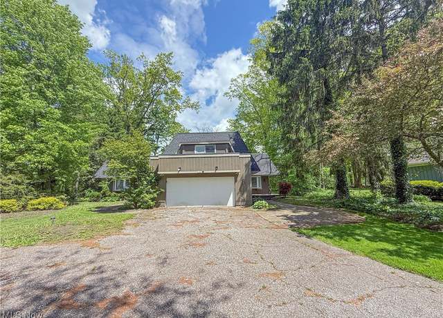 Property at 17549 Merry Oaks Trl, Chagrin Falls, OH 44023, 3 beds, 2.5 baths