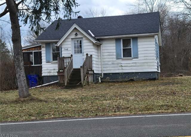 Property at 746 E Lake St, Ravenna, OH 44266, 2 beds, 1 bath