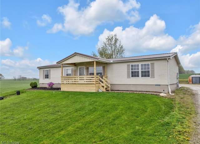 Property at 8022 State St NE, Louisville, OH 44641, 4 beds, 2 baths