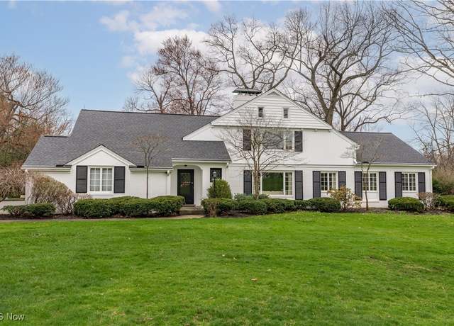 Property at 833 S Prospect Ave, Hartville, OH 44632, 5 beds, 4 baths