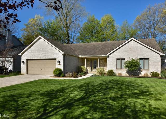 Property at 19424 Castletown Dr, Strongsville, OH 44136, 3 beds, 3.5 baths