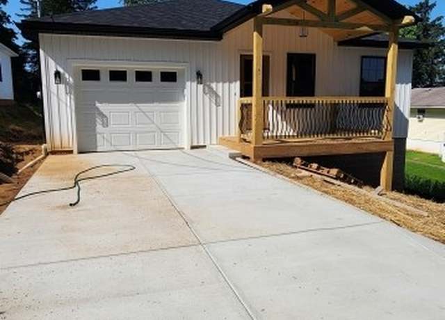 Property at 1404 15th St, Vienna, WV 26105, 3 beds, 2 baths