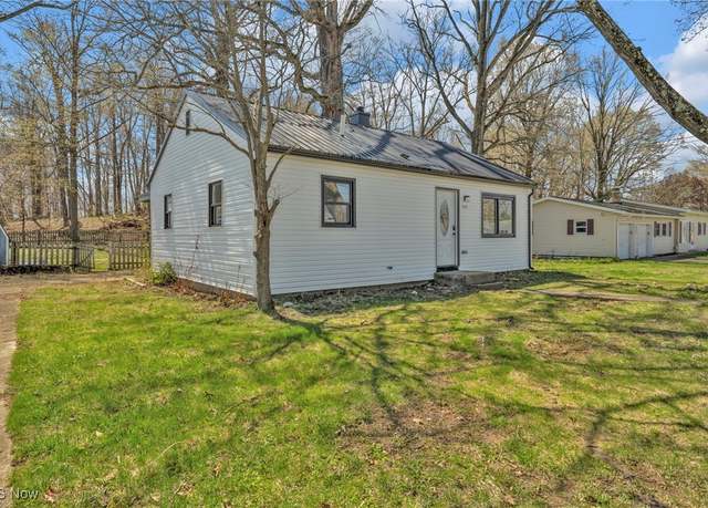 Property at 414 10th St NE, North Canton, OH 44720, 4 beds, 2 baths