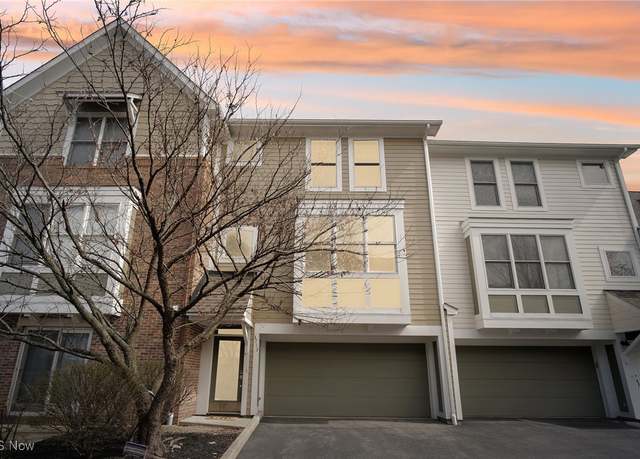 Property at 3713 Longwood Ct, Cleveland Heights, OH 44118, 2 beds, 2.5 baths