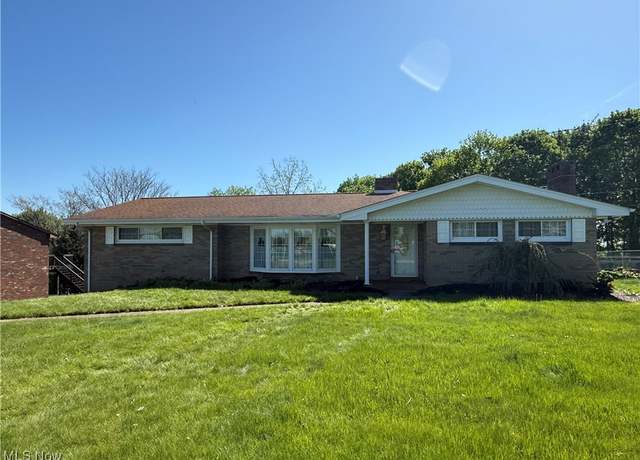 Property at 324 Lovers Ln, Steubenville, OH 43952, 3 beds, 2.5 baths