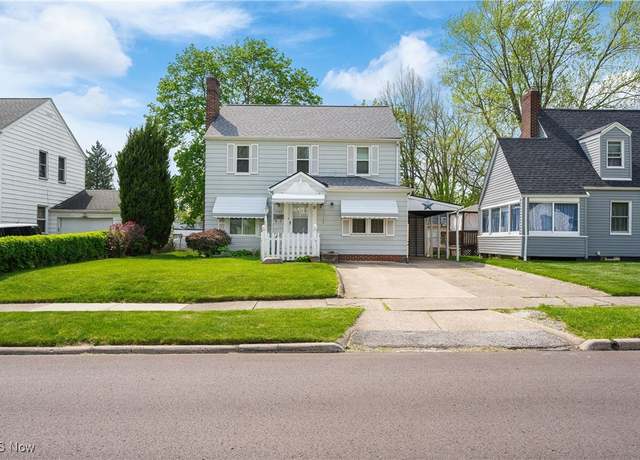 Property at 948 Roslyn Ave, Akron, OH 44320, 3 beds, 1.5 baths