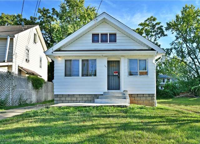 Property at 347 E Ravenwood Ave, Youngstown, OH 44507, 3 beds, 1 bath