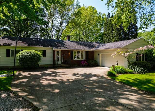 Property at 12096 Indian Hollow Rd, Grafton, OH 44044, 3 beds, 2 baths