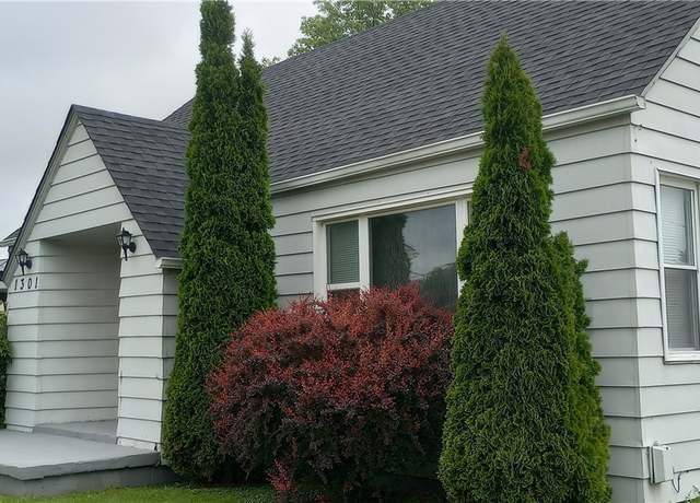 Property at 1301 Lake Ave, Elyria, OH 44035, 4 beds, 1 bath