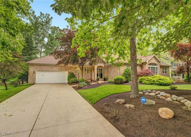 Property at 1025 Cedarwood Ln, Medina, OH 44256, 4 beds, 3 baths