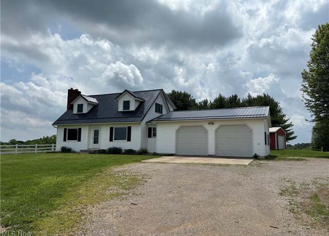 Property at 2151 Stacy Ln, Zanesville, OH 43701, 2 beds, 2 baths