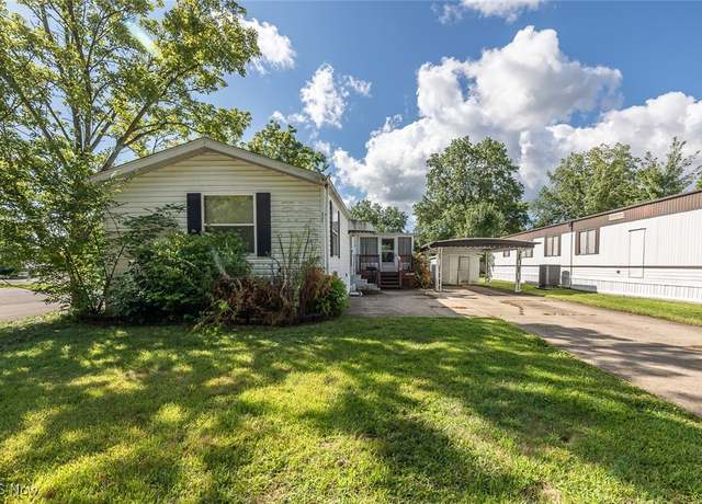 Property at 55 Patio Ln, Olmsted Twp, OH 44138, 2 beds, 1 bath