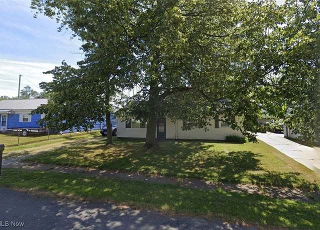 Property at 2310 Willowrow Ave NE, Canton, OH 44705, 3 beds, 1 bath