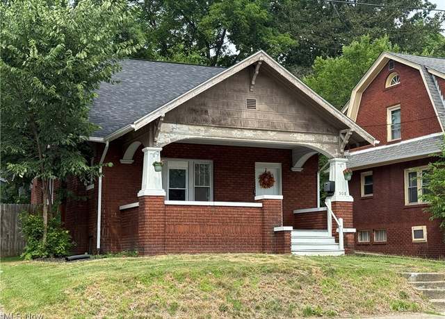 Property at 308 Rhodes Ave, Akron, OH 44302, 3 beds, 1.5 baths