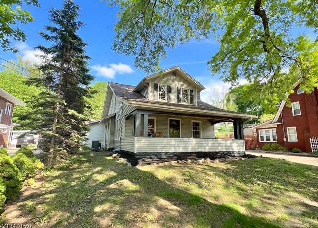 Property at 713 N Broadway St, New Philadelphia, OH 44663, 3 beds, 2 baths