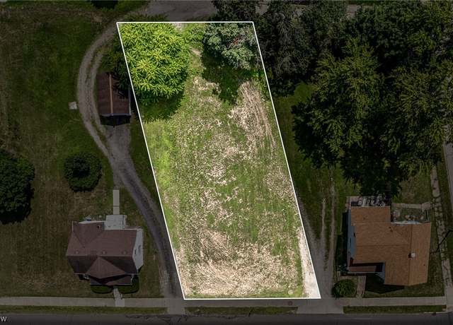 Property at 111 Churchill Rd, Girard, OH 44420