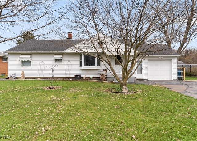 Property at 983 Beechwood Dr, Girard, OH 44420, 4 beds, 1.5 baths