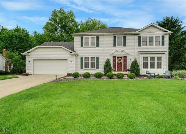 Property at 32877 Seneca Dr, Solon, OH 44139, 5 beds, 3 baths
