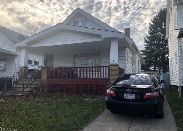 Property at 3582 W 126th St, Cleveland, OH 44111, 3 beds, 0.5 baths