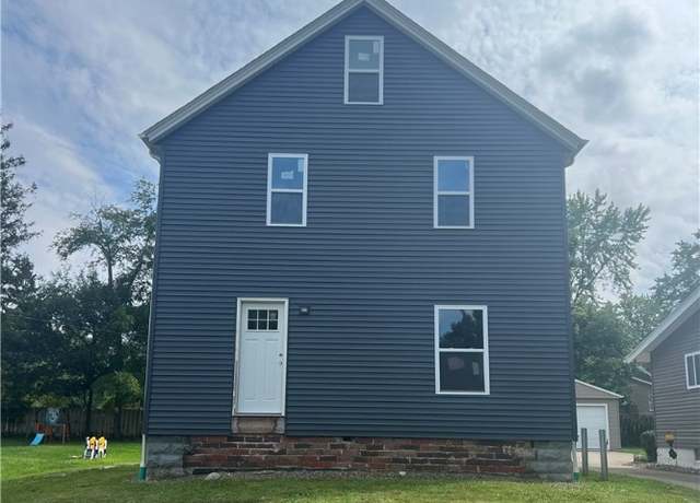 Property at 416 Bronson St, Medina, OH 44256, 3 beds, 1.5 baths