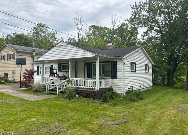 Property at 975 East Blvd, Aurora, OH 44202, 3 beds, 2 baths