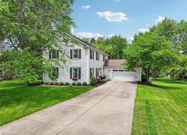 Property at 141 Sunset Dr, Hudson, OH 44236, 4 beds, 2.5 baths