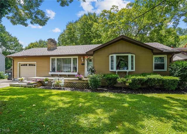 Property at 2970 Meadow Ln, Youngstown, OH 44511, 3 beds, 2 baths