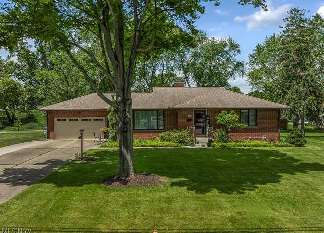 Property at 1033 Briarcliff Ave, Alliance, OH 44601, 3 beds, 2.5 baths