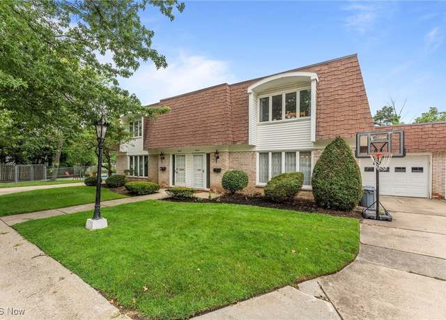 Property at 2632 S Green Rd, University Heights, OH 44122, 3 beds, 2.5 baths