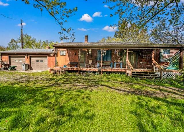 Property at 1090 E Jefferson St, Jefferson, OH 44047, 3 beds, 1 bath