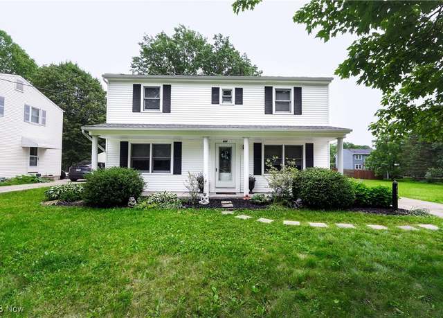 Property at 437 Stratford Rd, Fairlawn, OH 44333, 4 beds, 2.5 baths