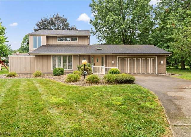 Property at 4726 Tanglewood Cir NE, Canton, OH 44714, 3 beds, 2.5 baths