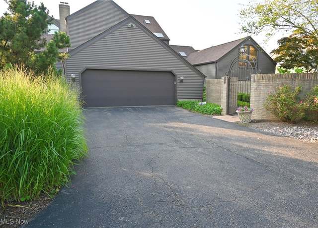 Property at 1415 Harbor Dr NW, Canton, OH 44708, 3 beds, 3.5 baths