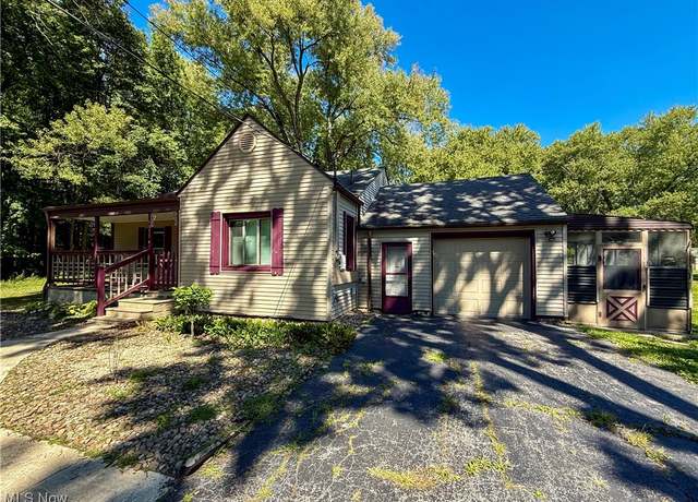 Property at 5375 East Dr, Niles, OH 44446, 2 beds, 1 bath