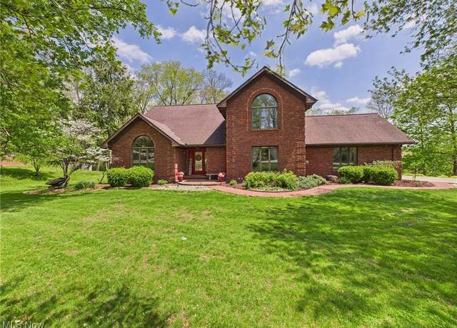 Property at 155 Richwood Ct, Belpre, OH 45714, 4 beds, 3.5 baths
