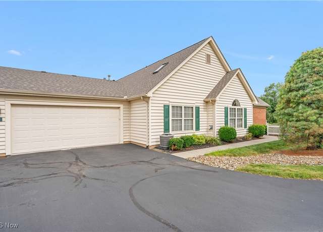 Property at 37 Village Ct, Columbiana, OH 44408, 3 beds, 3 baths