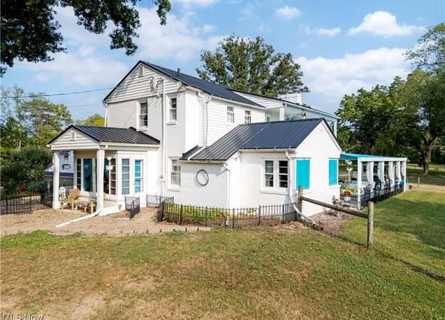 Property at 1806 Bell Rd, Wooster, OH 44691, 5 beds, 4 baths