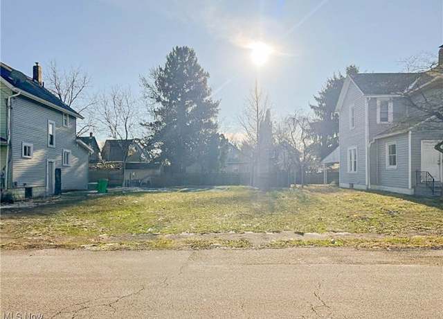 Property at 52 Norwood St, Barberton, OH 44203