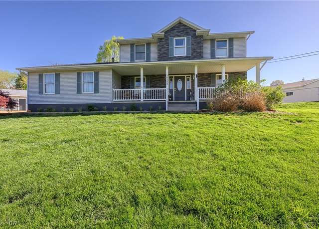 Property at 10399 Delway St NW, Canal Fulton, OH 44614, 3 beds, 2.5 baths