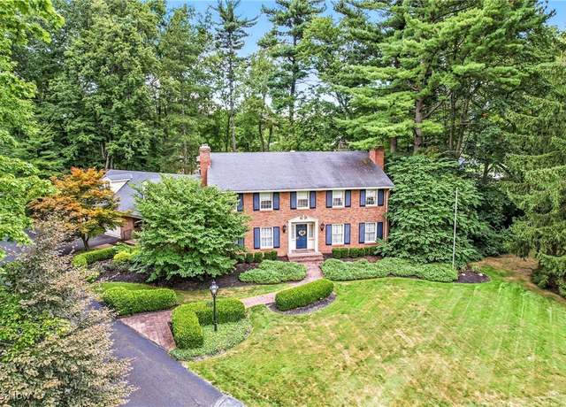 Property at 251 Country Club Ln, Warren, OH 44484, 5 beds, 3.5 baths